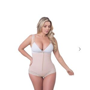 Empoderada Latina Divina Faja